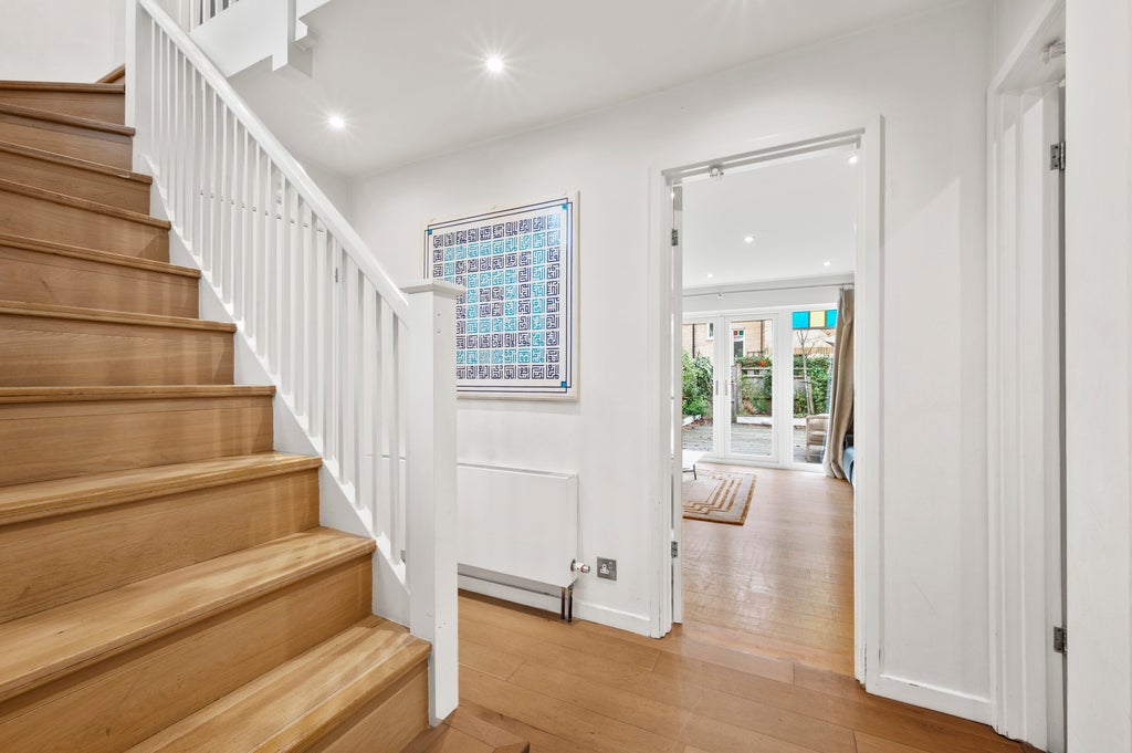 House Oak Park Gardens in Greater London