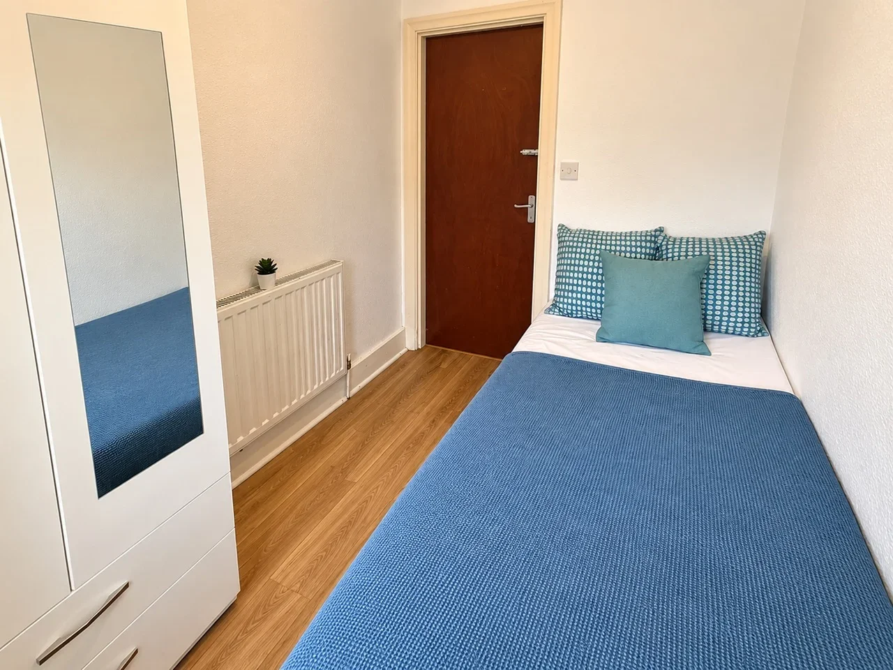 Room Village Way in Greater London