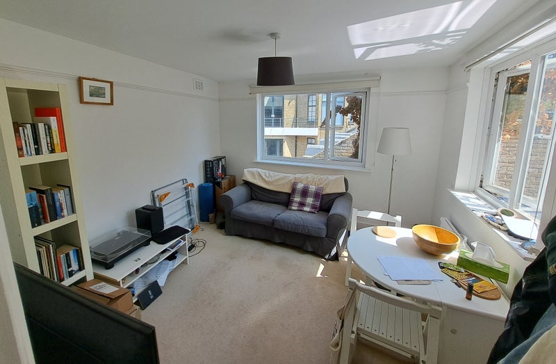 Room Caxton Road in Greater London