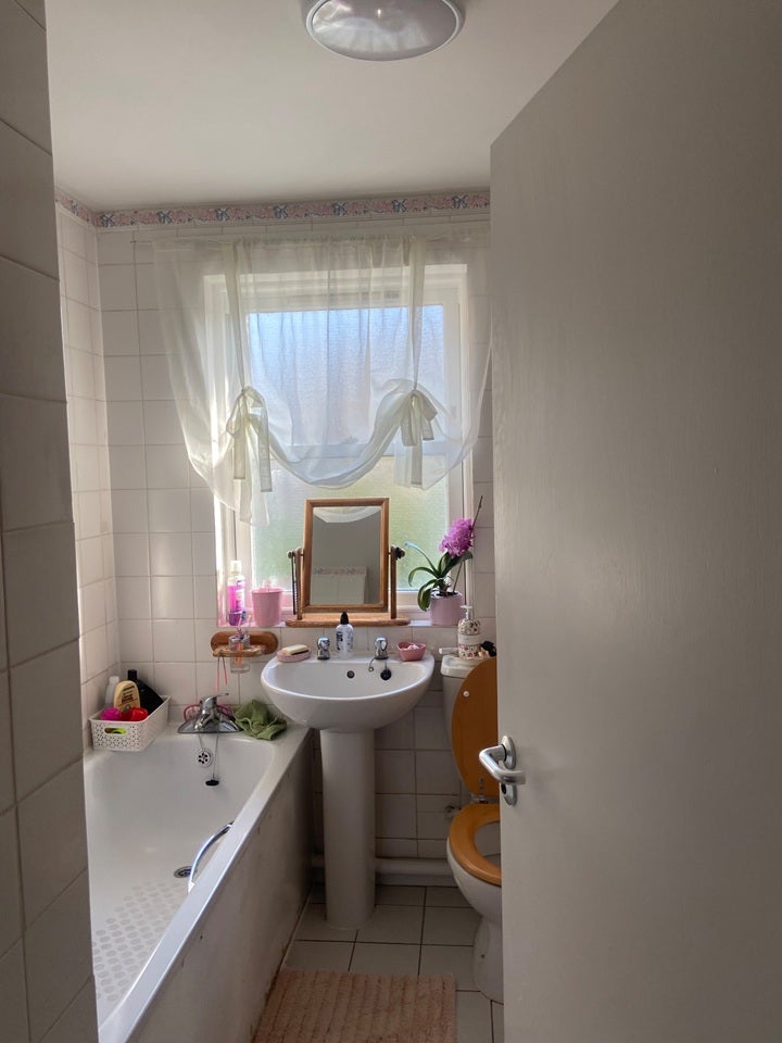 Room Waterford Road in Greater London