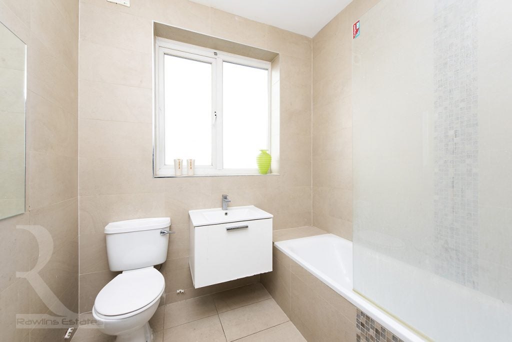 Flat Finchley Road in Greater London