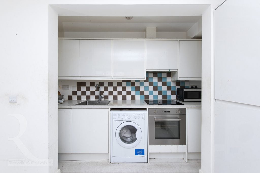 Flat Finchley Road in Greater London