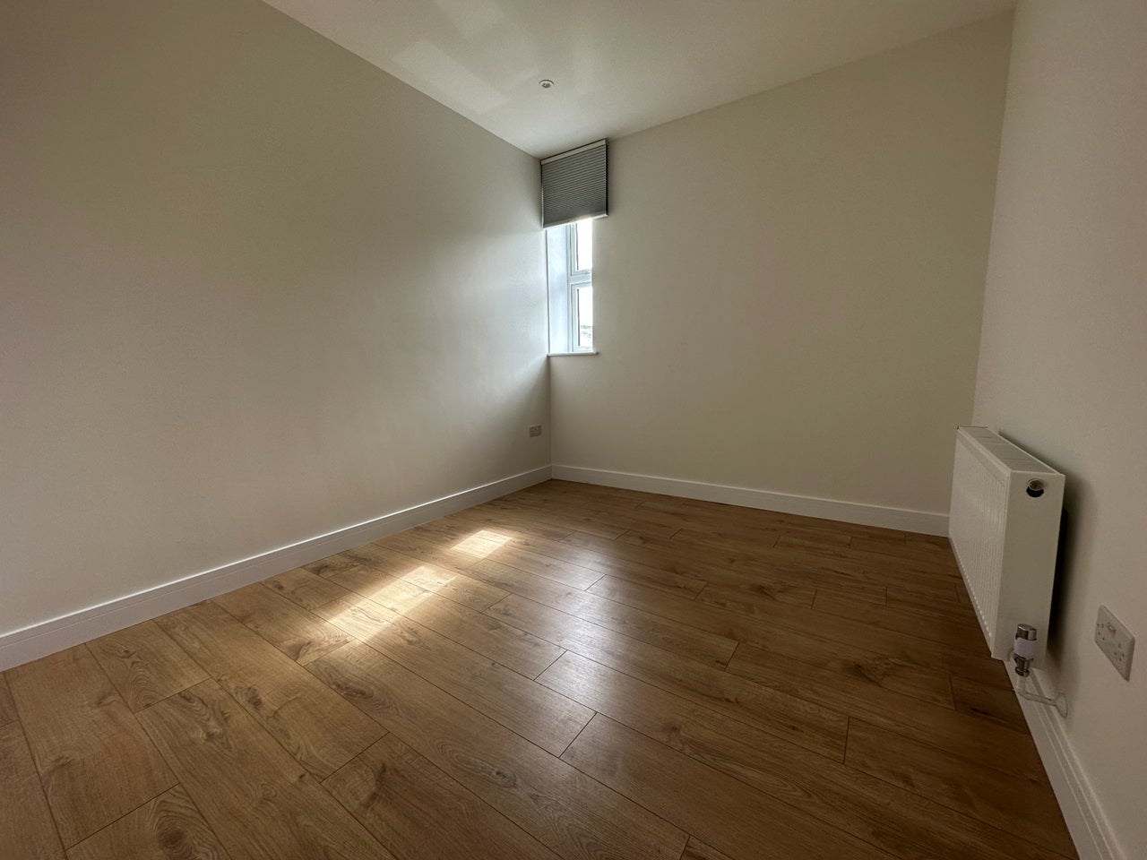 Flat Burnt Oak Broadway in Greater London