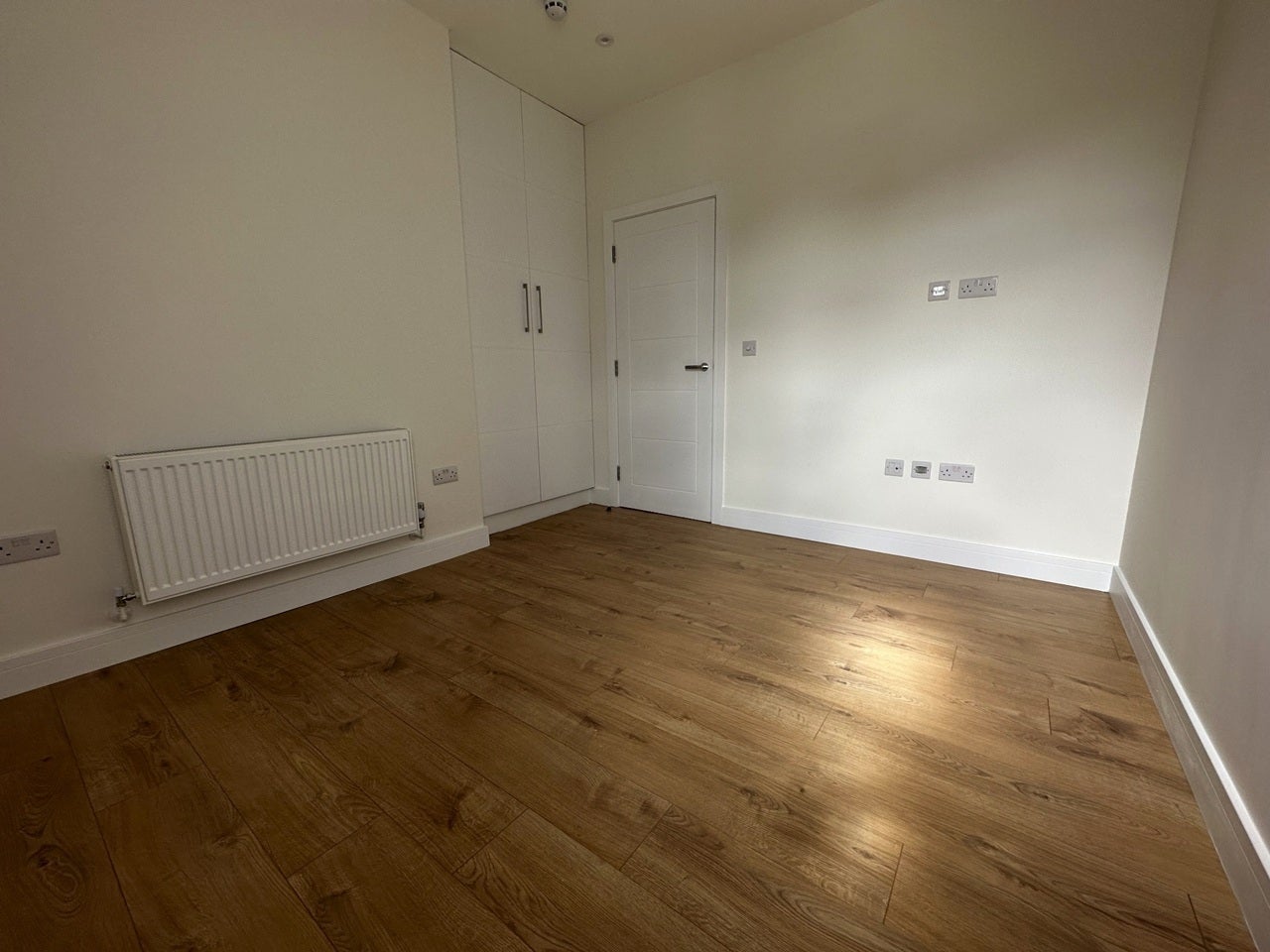 Flat Burnt Oak Broadway in Greater London