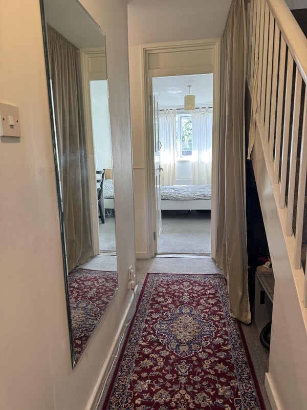Room Old Farm Road in Greater London
