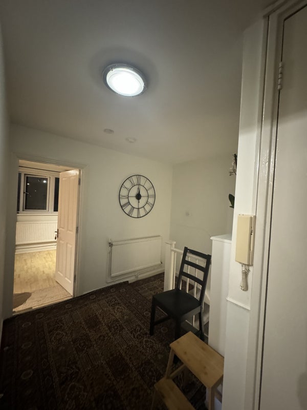 Room Old Farm Road in Greater London
