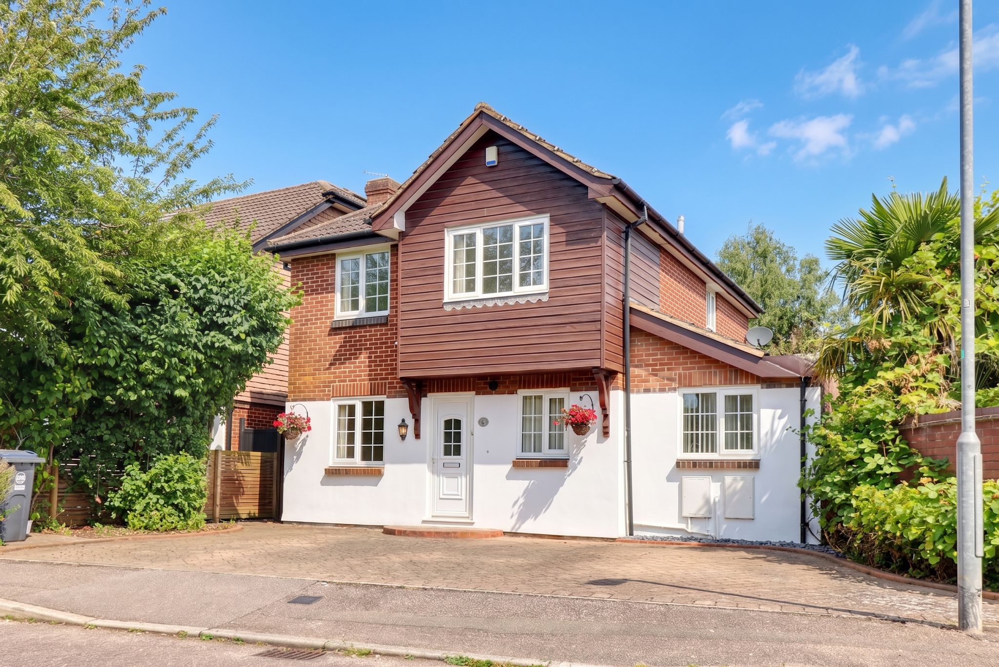 House Grosvenor Close in East Hertfordshire