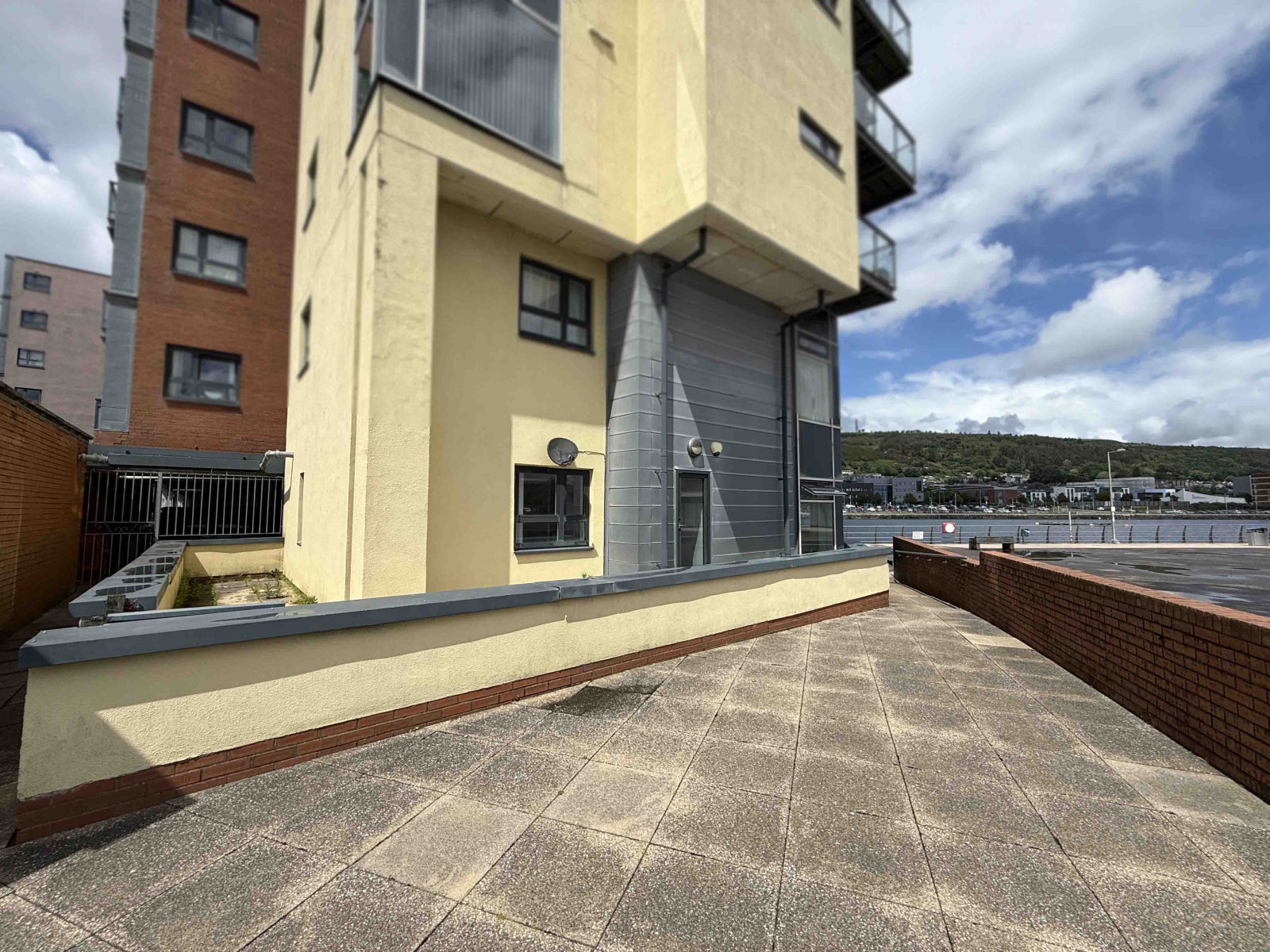 Flat King's Road in Swansea