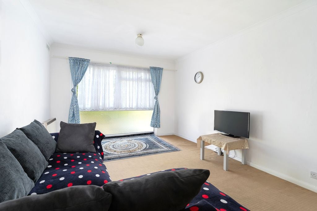 Flat Havelock Road in Greater London