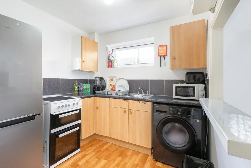 Flat Havelock Road in Greater London