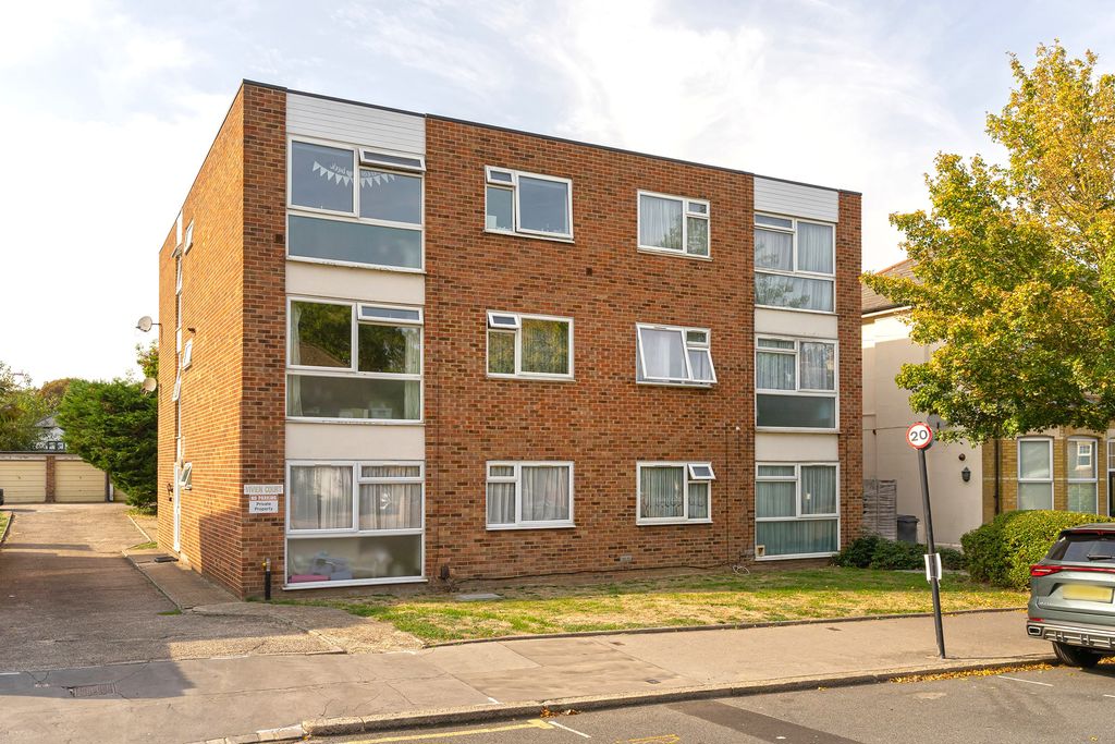 Flat Havelock Road in Greater London