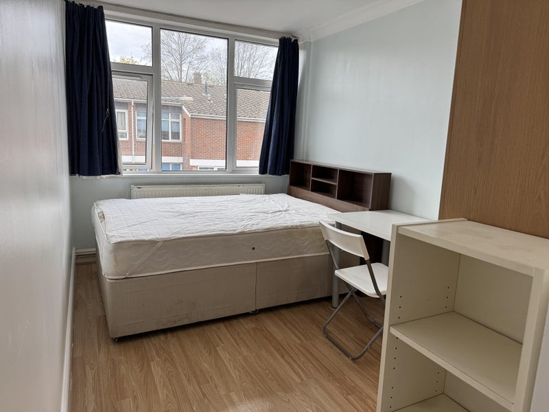 Room Glenister Road in Greater London