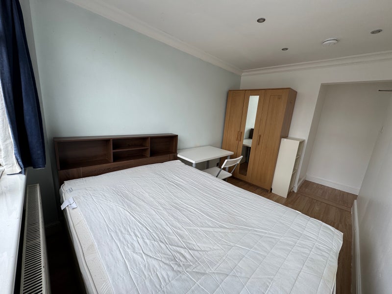 Room Glenister Road in Greater London