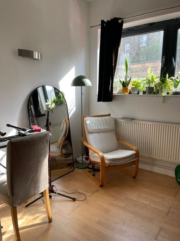 Room Gillett Place in Greater London