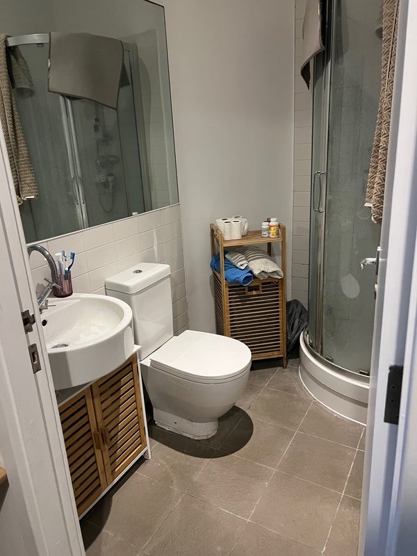 Room Gillett Place in Greater London