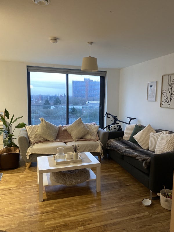 Flat Pomona Strand in Trafford
