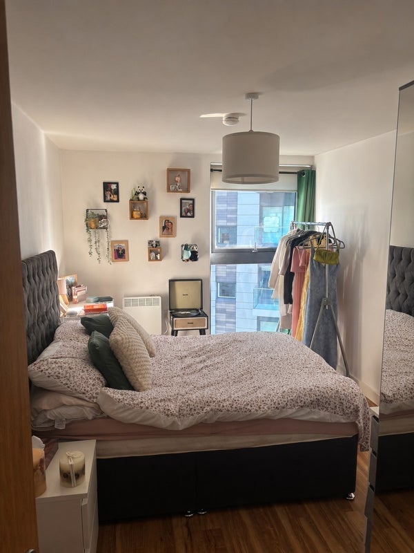 Flat Pomona Strand in Trafford