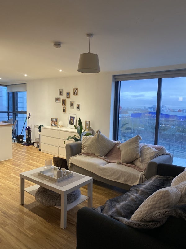 Flat Pomona Strand in Trafford