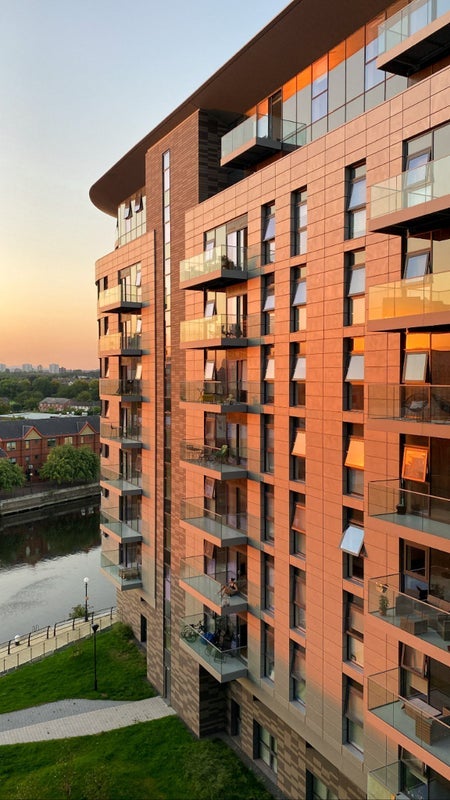 Flat Pomona Strand in Trafford