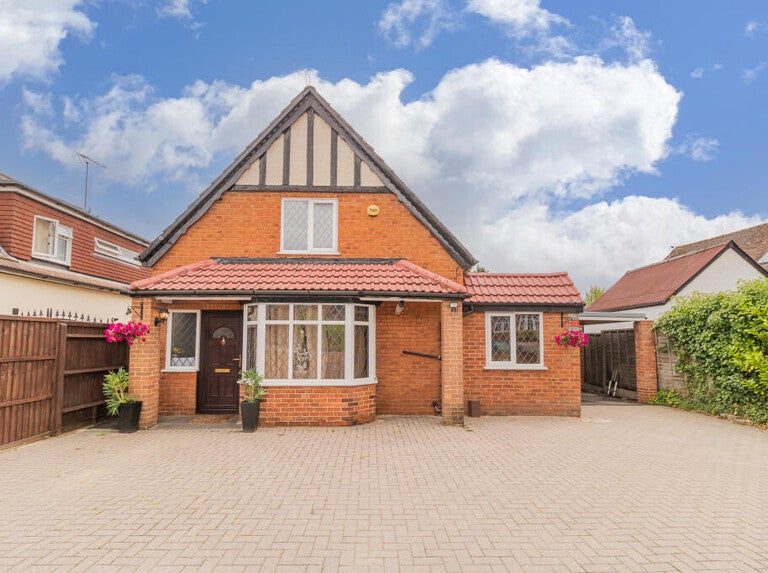 House Loddon Bridge Road in Reading