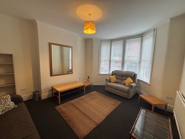 Room New Station Road in Bristol