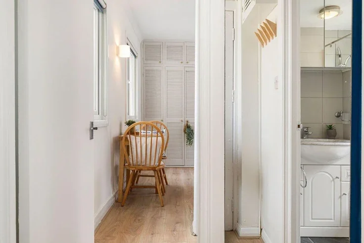 Flat Leinster Gardens in City of Westminster