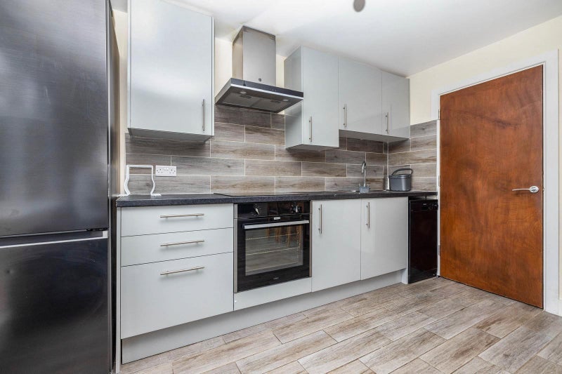 Room Tranton Road in Greater London
