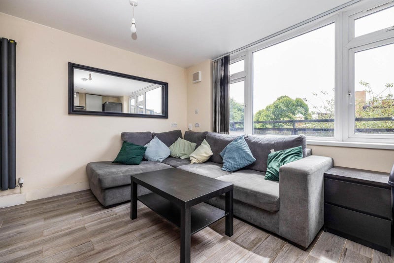 Room Tranton Road in Greater London