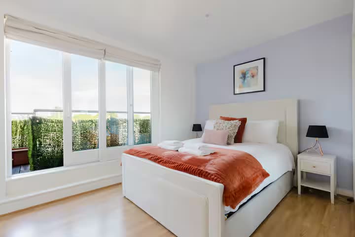 Room Point Pleasant in Greater London