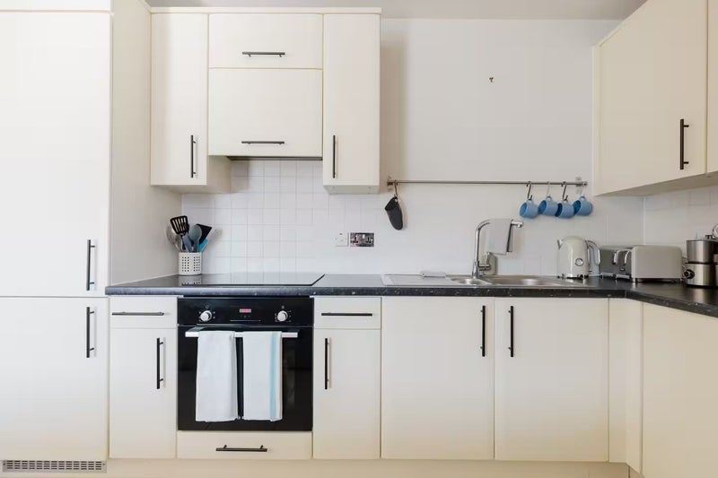 Room Point Pleasant in Greater London