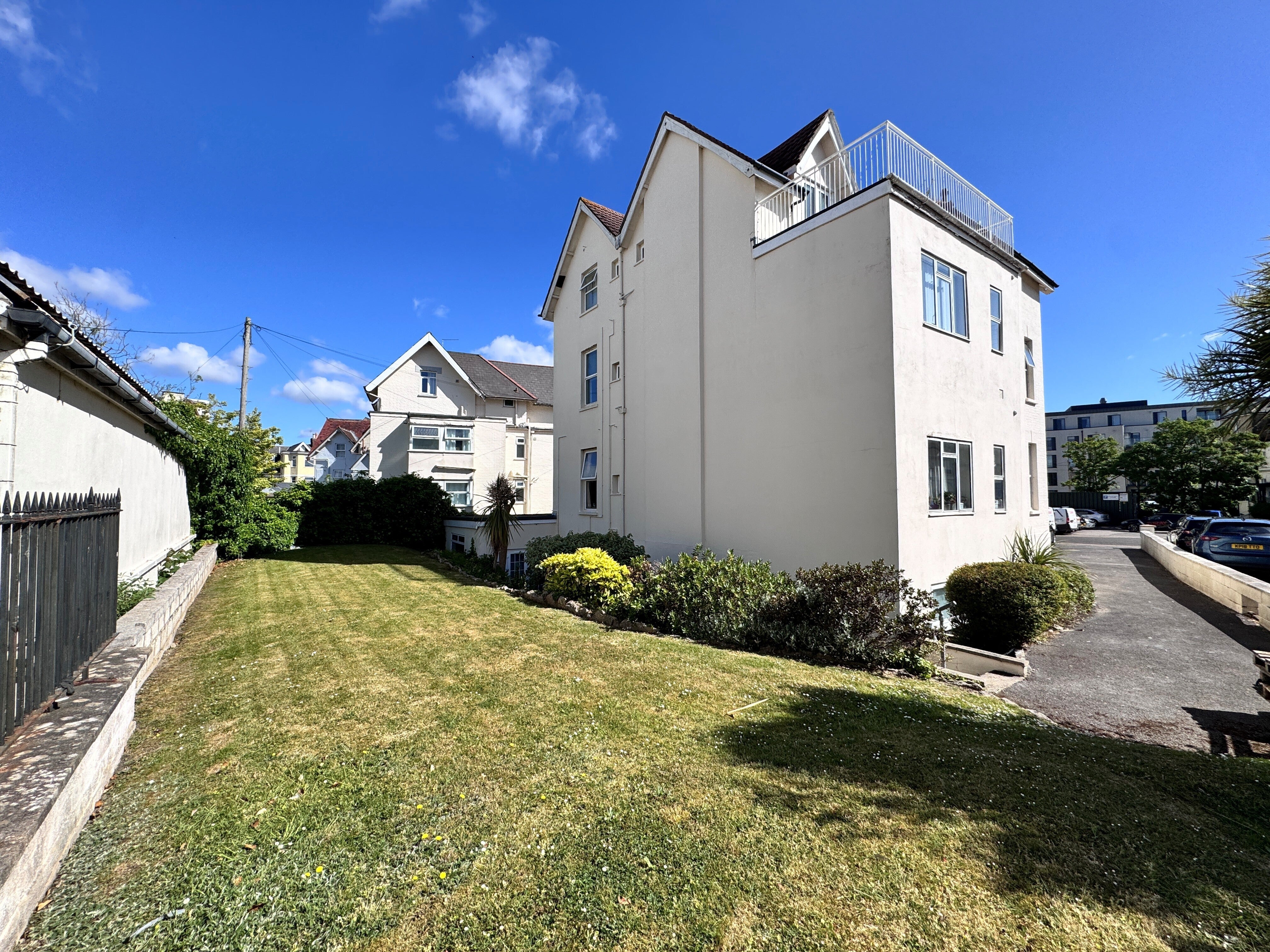 Flat Kerley Road in Bournemouth