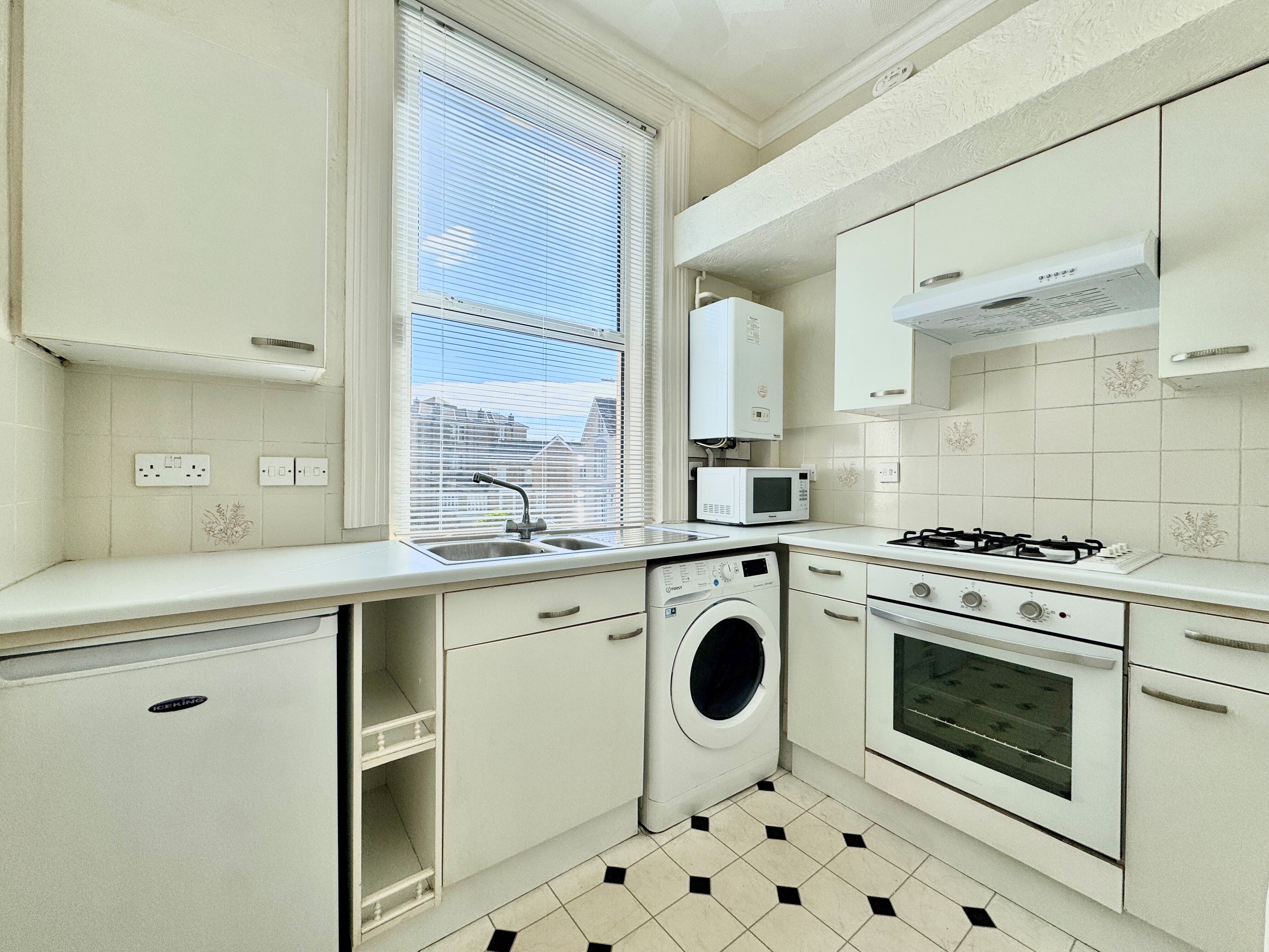 Flat Kerley Road in Bournemouth