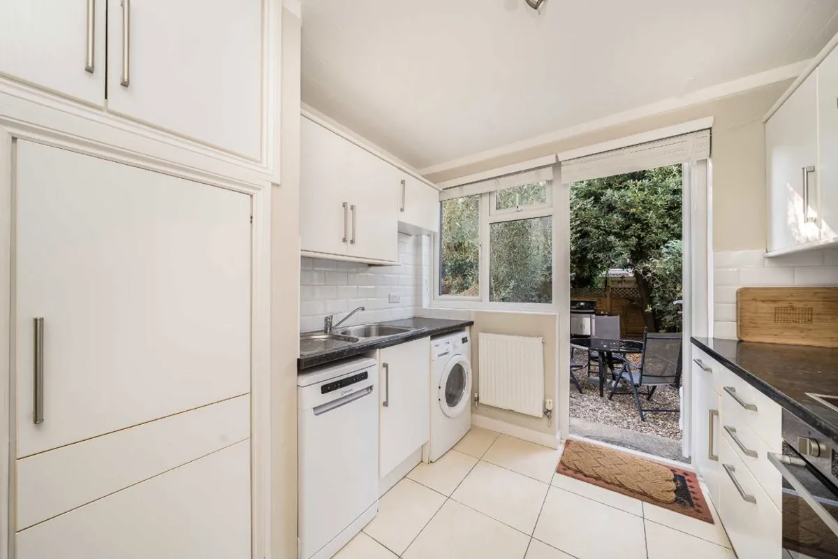 Flat Waynflete Street in Greater London
