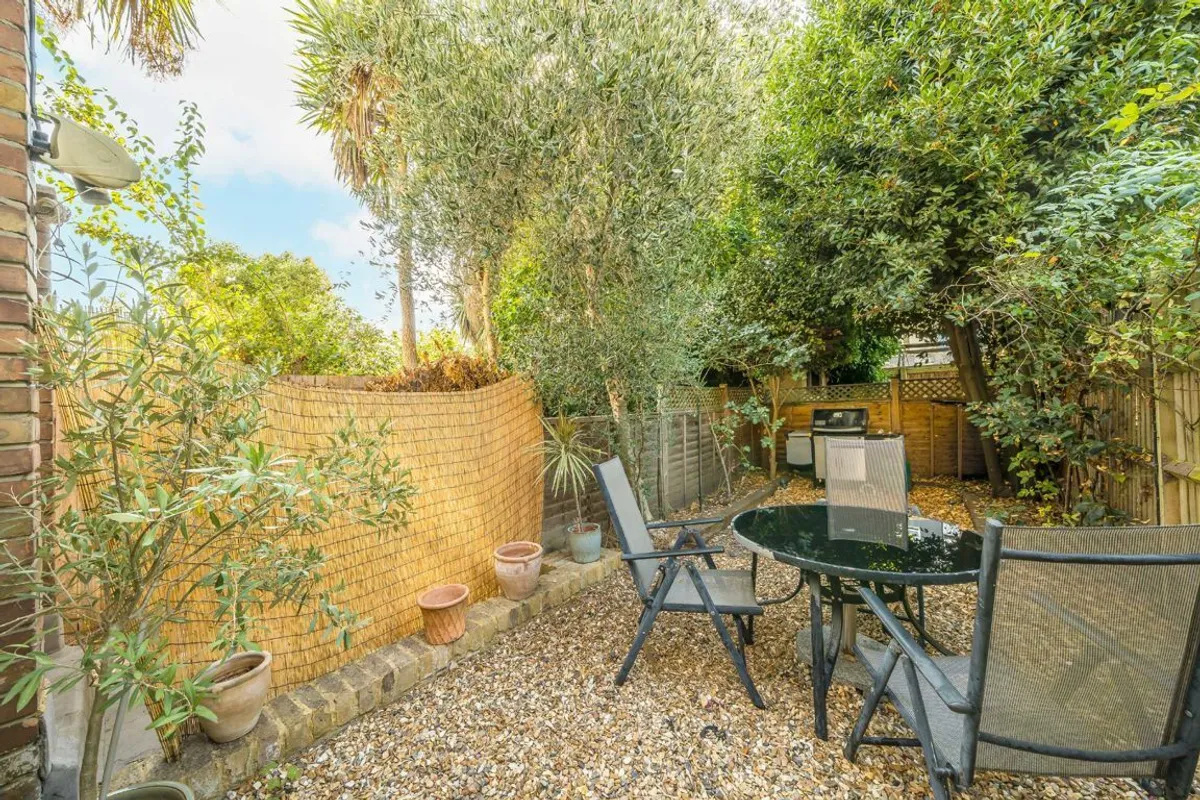 Flat Waynflete Street in Greater London