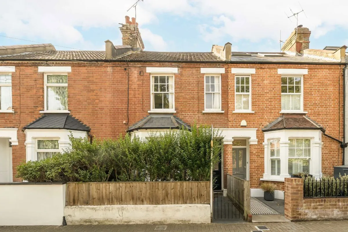 Flat Waynflete Street in Greater London