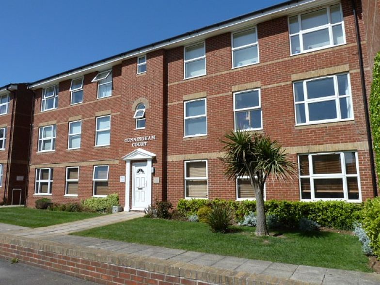 Flat Cunningham Drive in Eastbourne