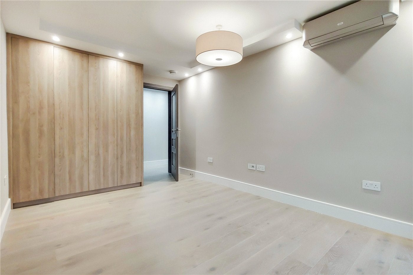 Flat Fitzjohn's Avenue in Greater London