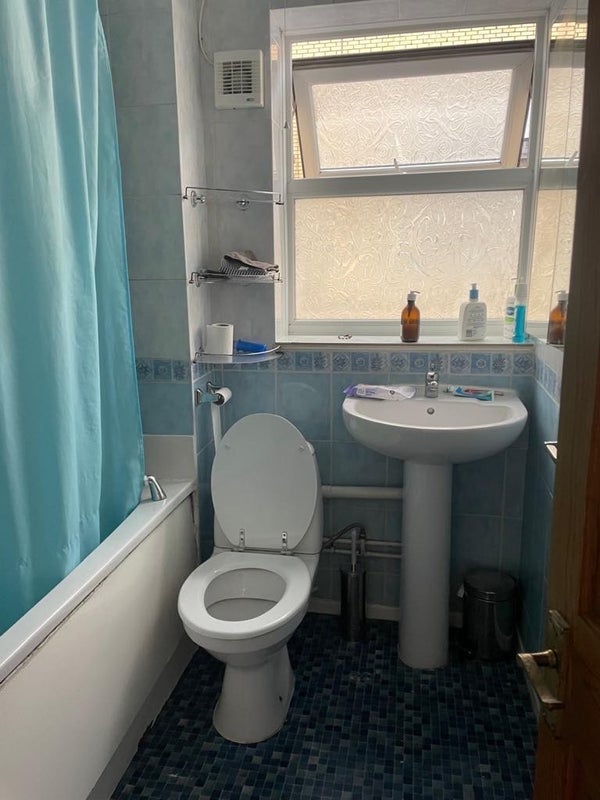 Room Neville Close in Greater London