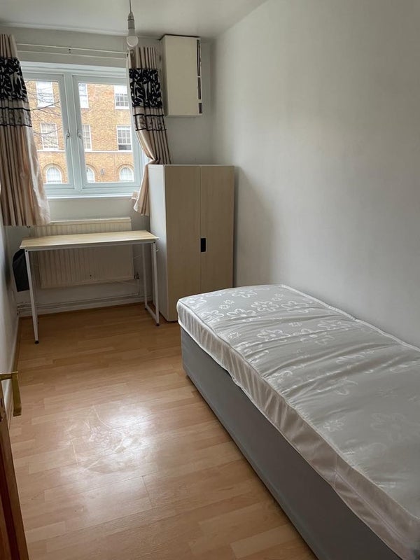 Room Neville Close in Greater London