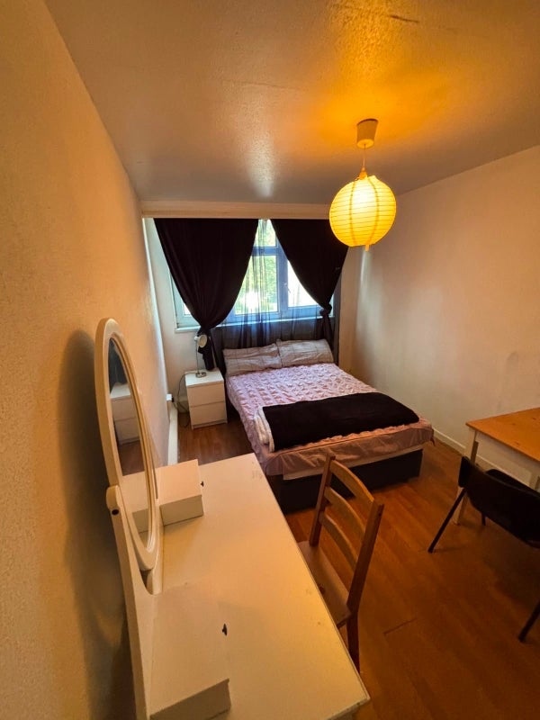 Room Woking Close in Greater London