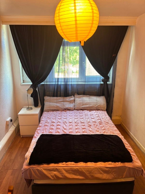 Room Woking Close in Greater London