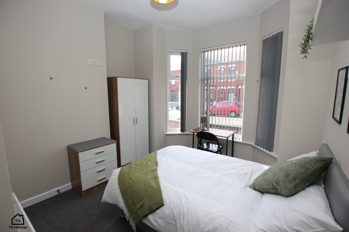 Room Hodges Street in Wigan
