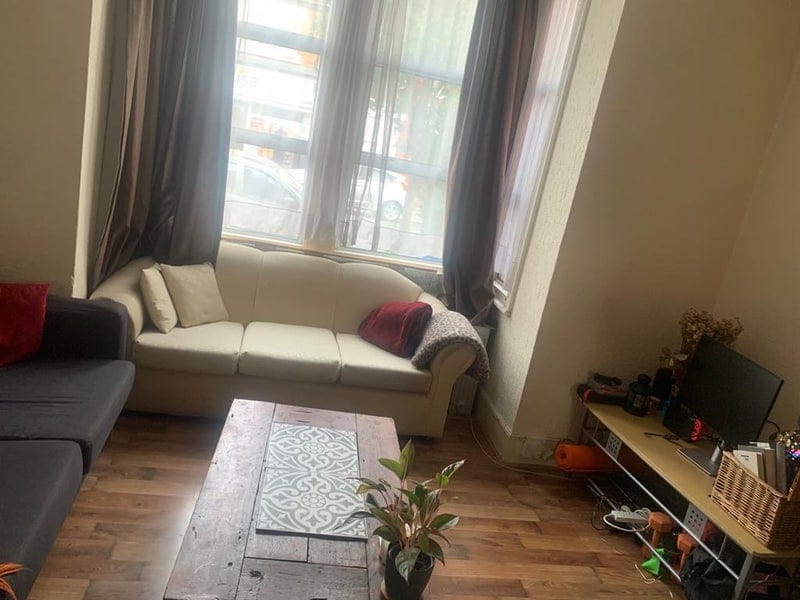 Room York Road in Greater London