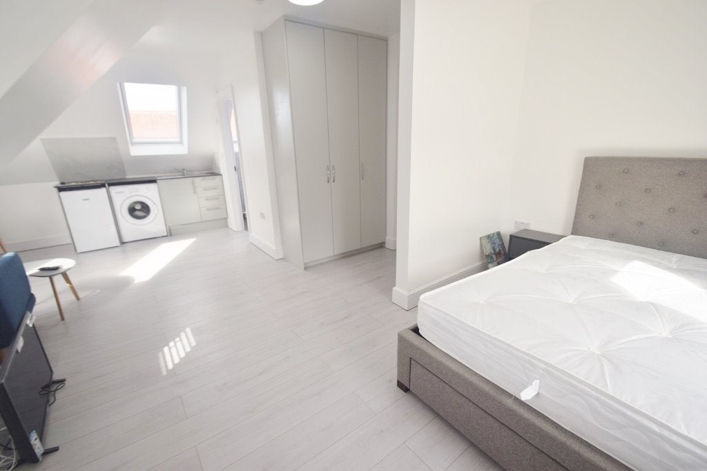 Flat Beechcroft Avenue in Greater London