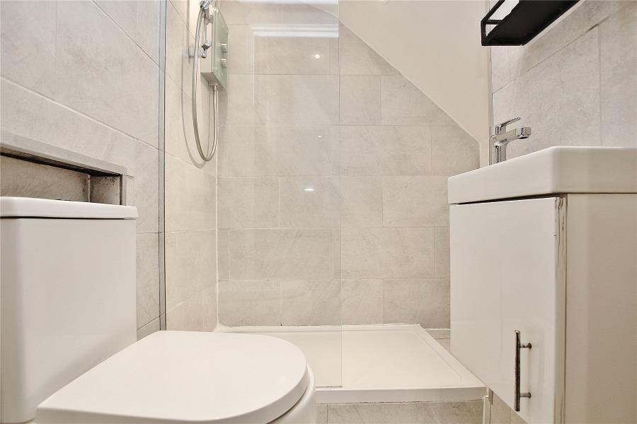 Flat Seymore Court in Woking