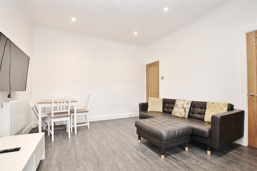 Flat Seymore Court in Woking