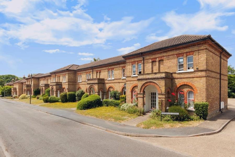 Flat Seymore Court in Woking