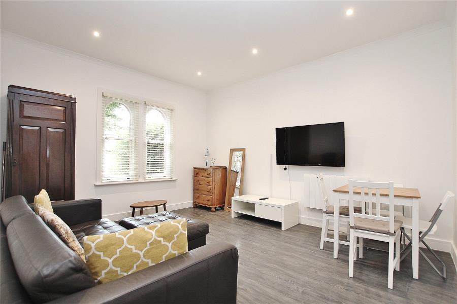 Flat Seymore Court in Woking