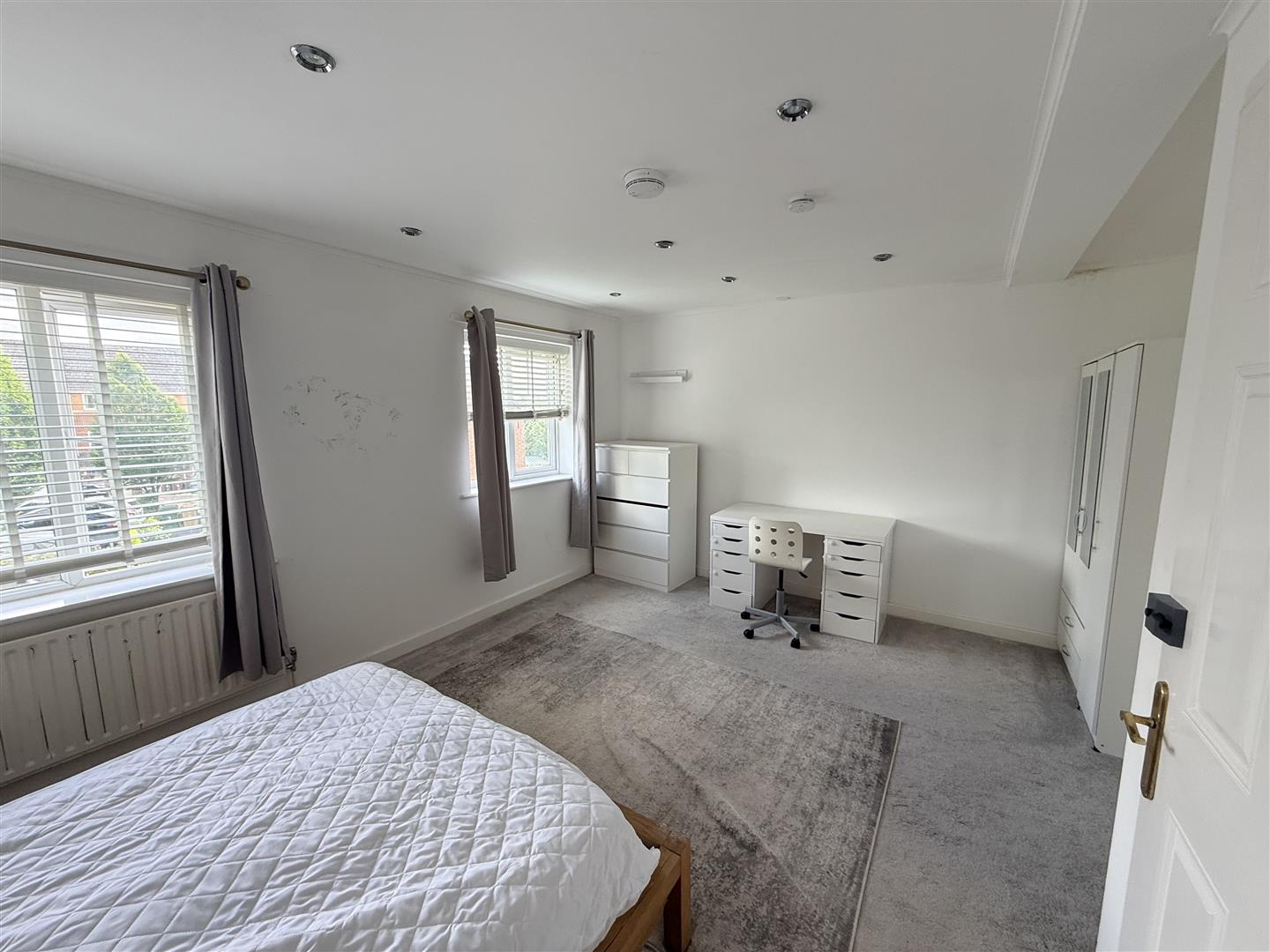 Room Cressingham Road in Bolton