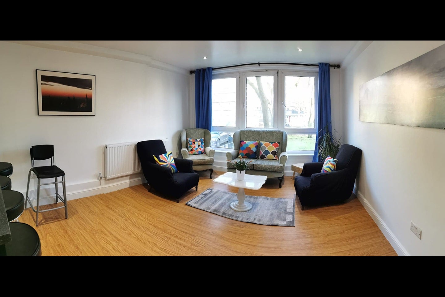 Flat Hicken Road in Greater London